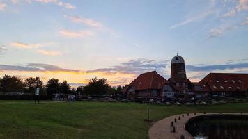 caldecotte uitzicht op het meer bij milton keynes engeland foto