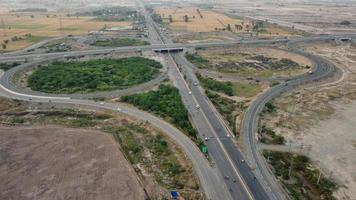 hoge hoek beelden en luchtfoto van pakistaanse snelwegen m2 bij kala shah kaku uitwisseling naar gt road lahore, het industriële dorp punjab foto