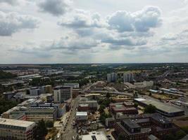 luchtfoto en hoge hoekbeelden van het stadscentrum van de britse stad luton engeland uk. foto