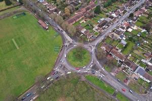 luchtfoto van de stad Luton in Engeland en spoorlijnen, woonwijk foto