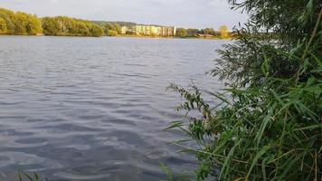 caldecotte uitzicht op het meer bij milton keynes engeland foto