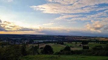 prachtige en mooie zonsondergangscène in Engeland, Brits landschap foto