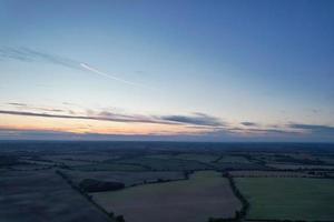 luchtbeelden en uitzicht vanuit een hoge hoek van het Britse platteland, drone's footage foto