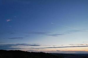luchtbeelden en uitzicht vanuit een hoge hoek van het Britse platteland, drone's footage foto
