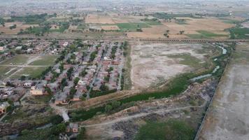 luchtfoto van kala shah kaku dorp punjab pakistan foto