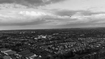 klassieke zwart-wit hoge hoek luchtfoto van Engeland Groot-Brittannië landschap stadsgezicht foto