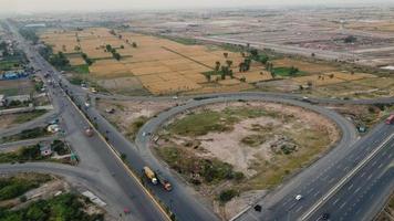 hoge hoek beelden en luchtfoto van pakistaanse snelwegen m2 bij kala shah kaku uitwisseling naar gt road lahore, het industriële dorp punjab foto