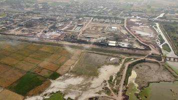 luchtfoto van kala shah kaku dorp punjab pakistan foto