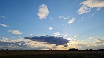 prachtige en mooie zonsondergangscène in Engeland, Brits landschap foto