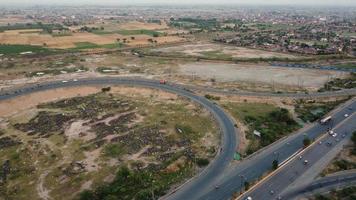 hoge hoek beelden en luchtfoto van pakistaanse snelwegen m2 bij kala shah kaku uitwisseling naar gt road lahore, het industriële dorp punjab foto