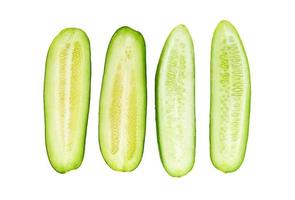 gesneden komkommer en cucumis melo geïsoleerd op witte achtergrond foto