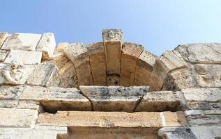 poort van de oude stad hierapolis, turkije foto