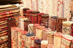 Turkse tapijten in de grote bazaar foto