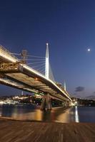 gouden hoorn metrobrug in istanbul, turkije foto