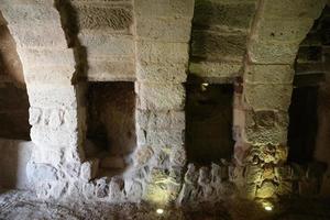 deur binnen het kasteel van uchisar, cappadocië, turkije foto