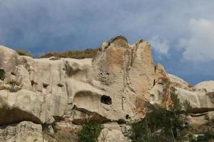 rotsformatie in duivenvallei, cappadocië foto