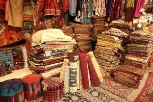 Turkse traditionele tapijten in Goreme, Nevsehir, Turkije foto