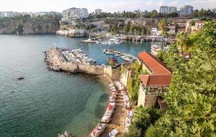 boten in de haven van antalya, turkije foto