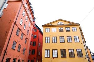 kleurrijke gebouwen in gamla stan, stockholm, zweden foto