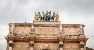 arc de triomphe du carrousel in parijs foto