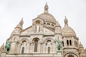 sacre coeur basiliek in montmartre in parijs, frankrijk foto