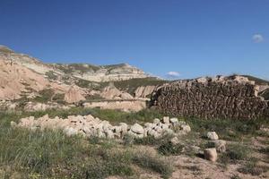 ruïnes in het dorp Cavusin, Cappadocië foto