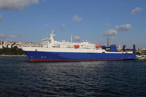 roro-schip in de haven foto