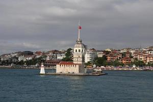 meisjestoren in de straat van de Bosporus, istanbul foto