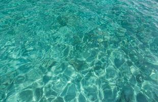 blauwe zee in bodrum foto