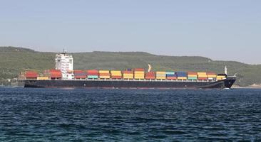 containerschip met goederen foto