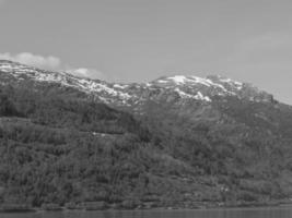 schilderachtig noorwegen in de lente foto