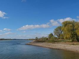 de rivier de Rijn bij wesel foto