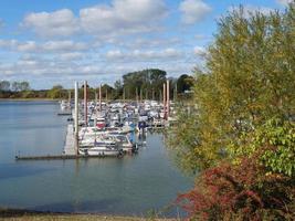 de rivier de Rijn bij wesel foto