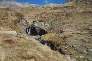 wandelen in de zwitserse alpen foto