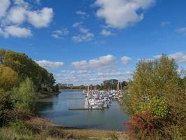 de rivier de Rijn bij wesel foto