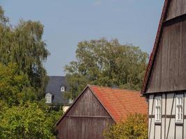 klein dorpje in de bergen van hessen foto