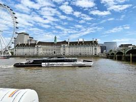 londen in het Verenigd Koninkrijk in juni 2022. een uitzicht op de rivier de Theems in Westminster foto