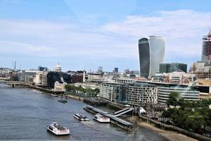 uitzicht op de rivier de Theems bij tower bridge foto