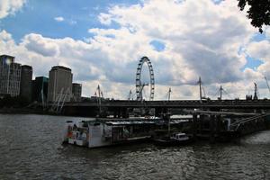 londen in het Verenigd Koninkrijk in juni 2022. een uitzicht op de rivier de Theems in de buurt van Westminster foto