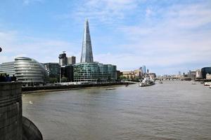 uitzicht op de rivier de Theems bij tower bridge foto