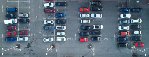 de lege parkeerplaatsen, luchtfoto. bovenaanzicht. foto