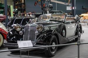 sinsheim, duitsland - mei 2022 grey black horch 853 a 1938 cabrio foto