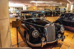 fontvieille, monaco - jun 2017 zwarte mercedes t300 1954 in monaco top cars collection museum foto