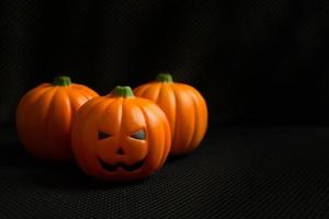 de halloween pompoen jack in zwarte vakantie achtergrondafbeelding. foto