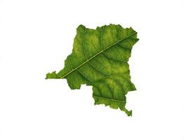 Congo-kaart gemaakt van groene bladeren, concept ecologie kaart groen blad op bodem achtergrond foto