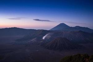 zonsopgang bij mount bromo vulkaan oost java, indonesië. foto
