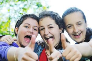 tiener meisjes groep buiten foto