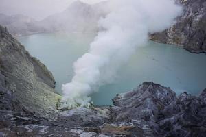 kawah ijen vulkaan in Oost-Java, Indonesië foto