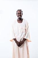knappe Afrikaanse zwarte man in traditionele kleding foto