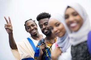 groep gelukkige Afrikaanse studenten foto